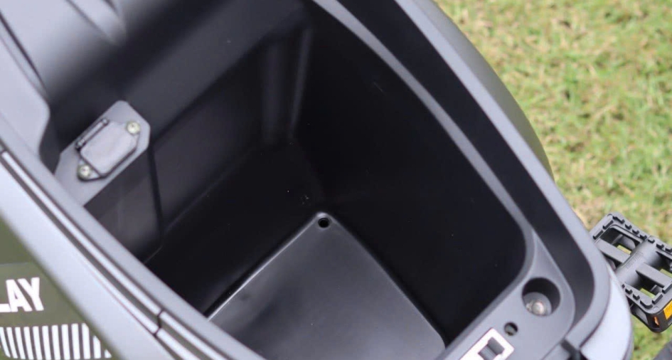 Cốp xe rộng 18L tiện lợi